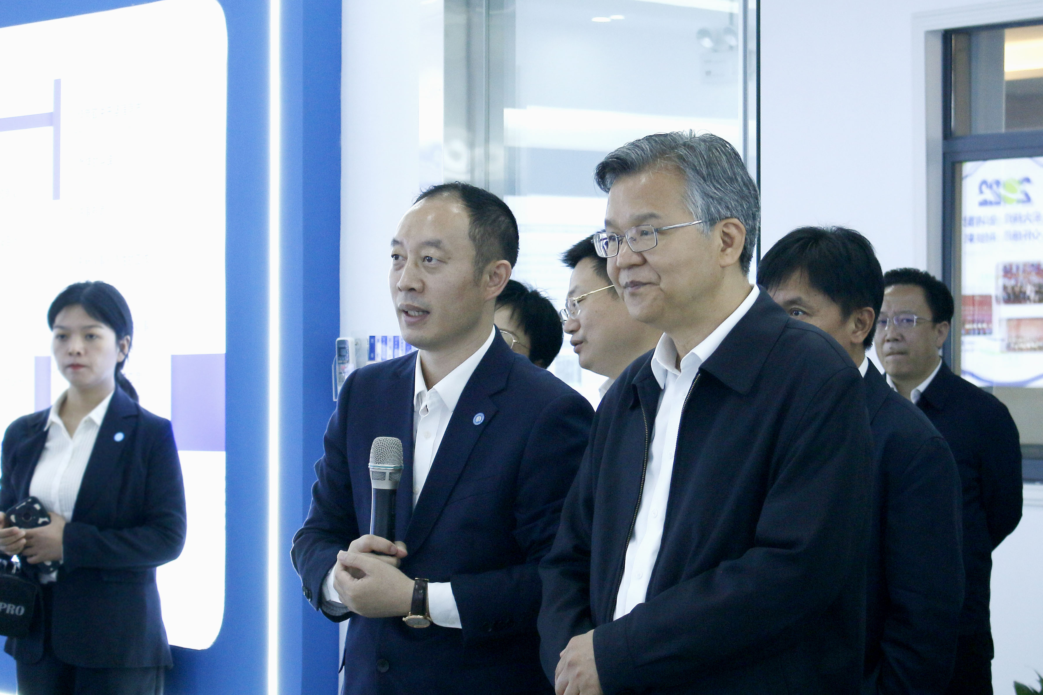 省委常委、常務副省長李殿勛一行蒞臨株洲宏大高分子材料有限公司考察調研